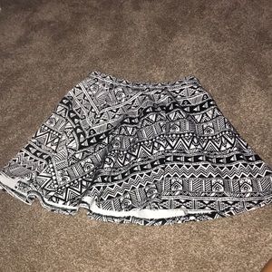 White and black print skirt